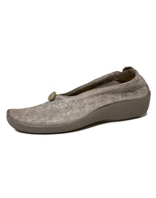Load image into Gallery viewer, ARCOPEDICO L14 SLIPON SHOE - AGATHA TAUPE