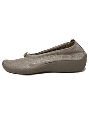 Load image into Gallery viewer, ARCOPEDICO L14 SLIPON SHOE - AGATHA TAUPE